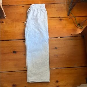 Women’s Aritzia Straight Leg Boyfriend Fit Sweatpants. Color Heathercloud White